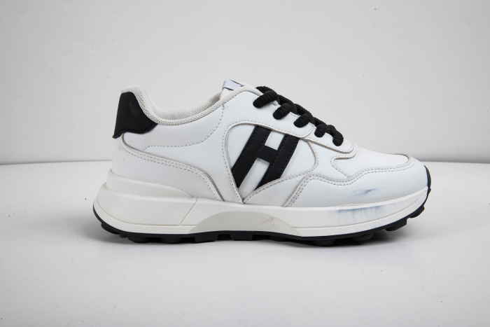Lady's fashionable and simple sports running shoes