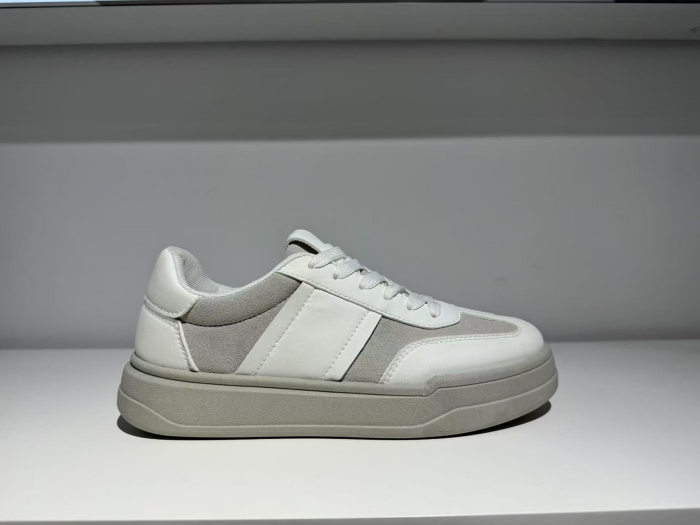 Lady's simple and casual shoes