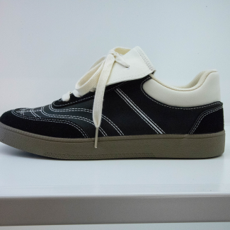 Lady's fashionable casual shoes