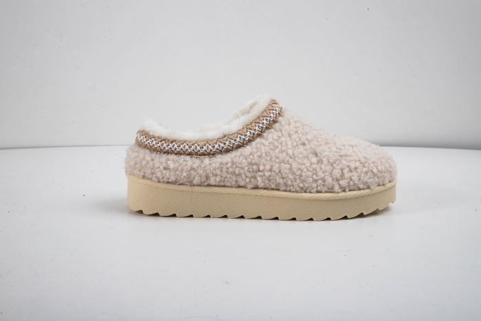 Lady's low-heeled fluffy cotton shoes