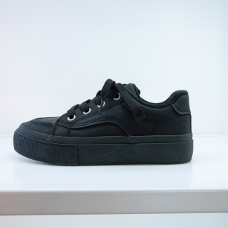 Lady pure black minimalist casual shoes