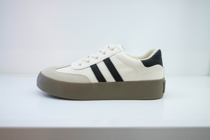 Lady's simple casual shoes