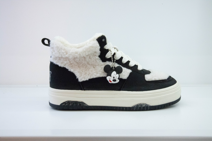 Women's warm and cozy casual shoes