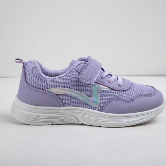 Children's purple sports shoes